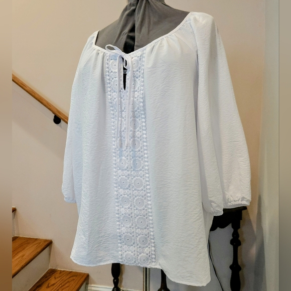 NWT 1X White Floral Crochet Detail Flowy Blouse - Picture 3 of 11